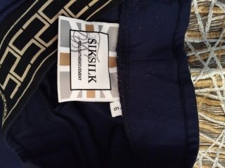 Conjunto SikSilk azul y camiseta floral