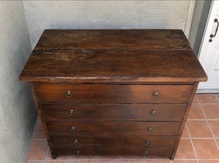 Armario de madera maciza