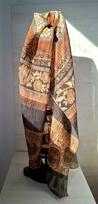 PAÑUELO FOLUARD MOTIVO FLORAL MARRONES 146x41 CM