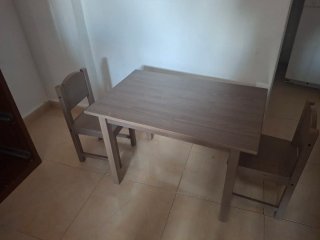 Mesa infantil con 2 sillas madera