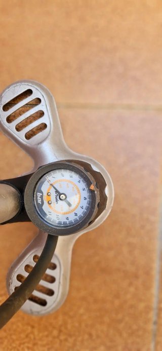 Bomba de pie Btwin para bicicleta
