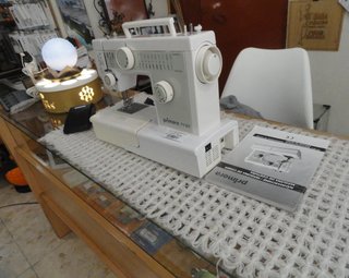 Máquina de coser primera