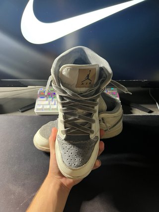 Jordan 1 Mid Blanco y Gris Talla 38.5