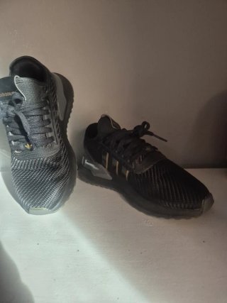 Adidas Bambas Negras y Doradas
