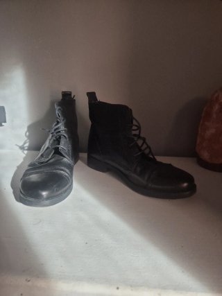 Botines negros con cordones