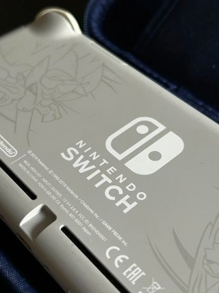 Nintendo switch lite edición pokemon
