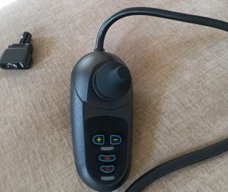 Controlador de silla de ruedas eléctrica