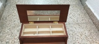 Joyero de madera con tapa enrollable