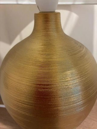 Lámpara de mesa Zara Home dorada