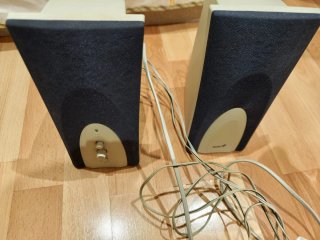 Altavoces para PC Genius Beige y azul marino.
