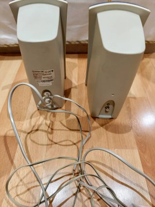 Altavoces para PC Genius Beige y azul marino.