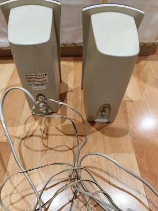 Altavoces para PC Genius Beige y azul marino.