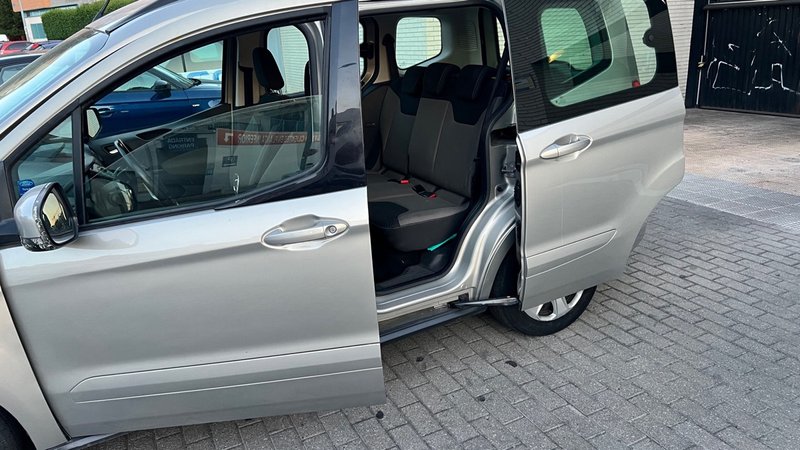 Ford Tourneo Courier 2017 - foto 1