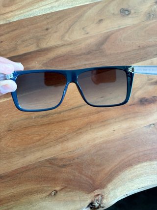 Gafas de sol azules