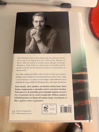 Libro "París despertaba tarde" - Máximo Huerta