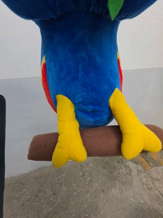 Peluche Loro Azul con rosa de 70cm