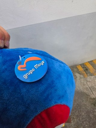 Peluche Loro Azul con rosa de 70cm