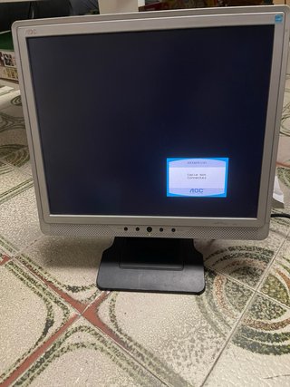Monitor AOC 15 con altavoces integrados
