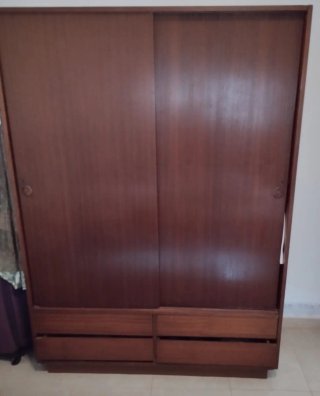 Armario de madera 2 puertas correderas y 4 cajones