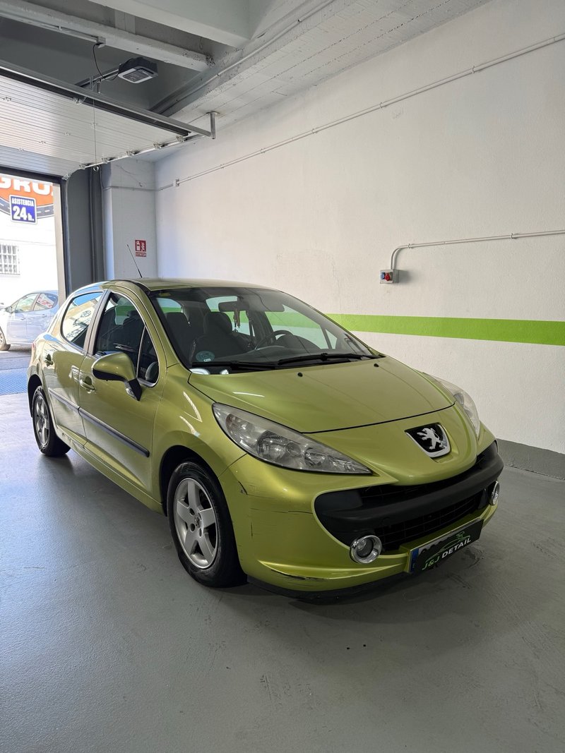 Peugeot 207 - foto 1