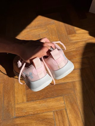 Zapatillas deportivas Under Armour rosas T35