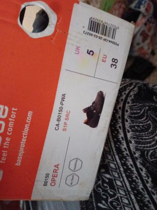 Zapatos de seguridad negros y naranjas