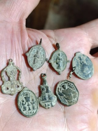 Lote 7 medallas religiosas antiguas