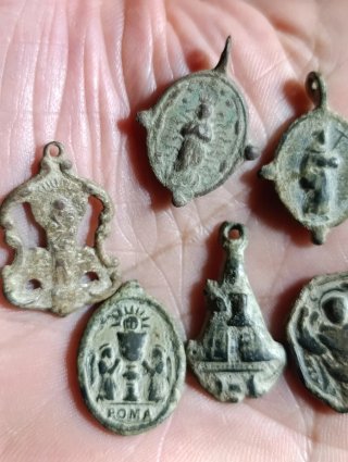 Lote 7 medallas religiosas antiguas