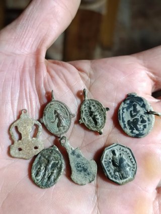 Lote 7 medallas religiosas antiguas