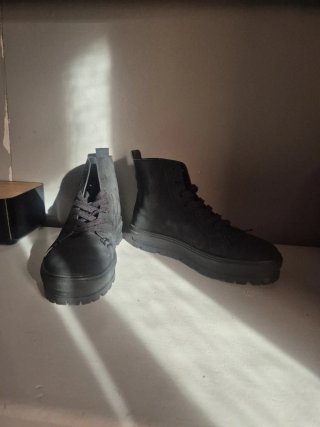 Botines negros con cordones