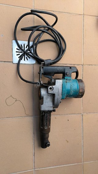 Martillo Percutor Makita con Cinceles