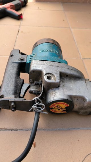 Martillo Percutor Makita con Cinceles