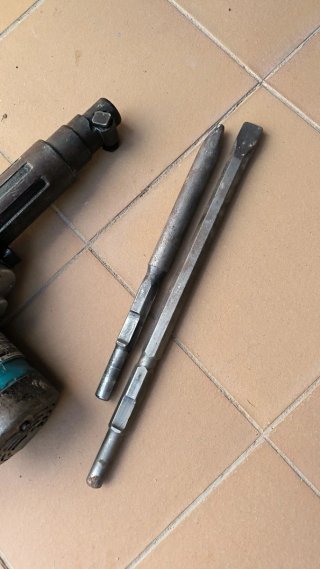 Martillo Percutor Makita con Cinceles