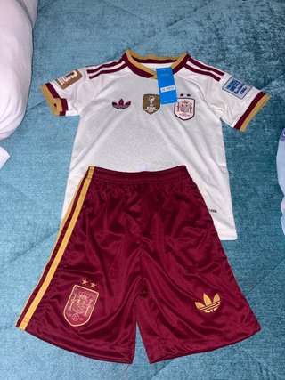Conjunto Adidas España  Hay talla de la 16 a 28