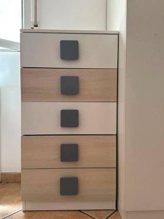 Cajonera de madera y plástico
