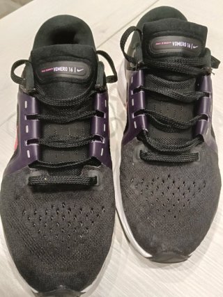 Nike Vomero 16 Mujer Negro/Rosa  usadas para andar
