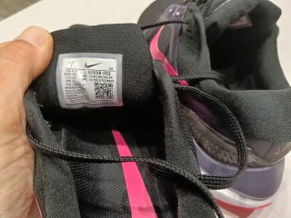 Nike Vomero 16 Mujer Negro/Rosa  usadas para andar