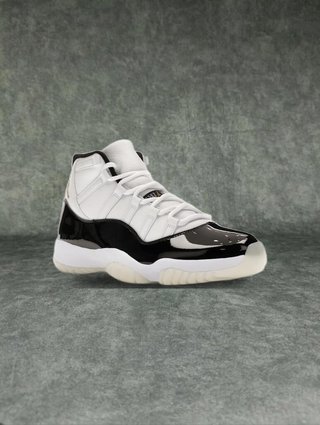 Jordan 11 Retro Talla 42.5