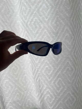 Gafas de sol Bershka negras y azules