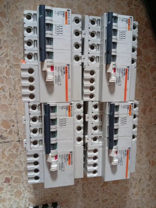 Merlin Gerin Vigi C60H Interruptor 4 Polos,