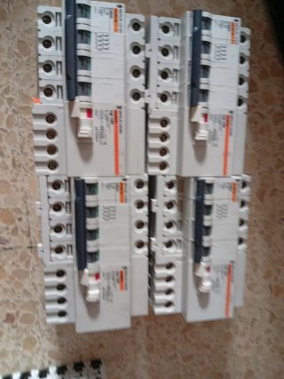 Merlin Gerin Vigi C60H Interruptor 4 Polos,