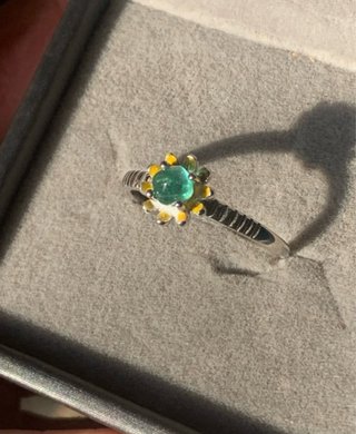Anillo Flor Esmeralda Natural