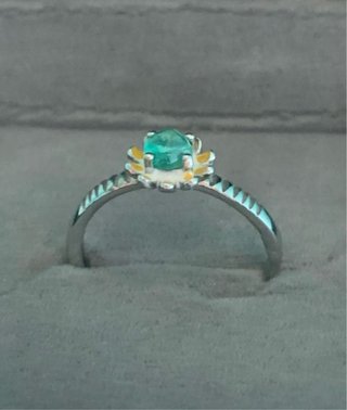 Anillo Flor Esmeralda Natural