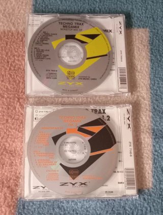 2CDs Techno Trax Megamix Vol. 1 y 2 (90's Dance)