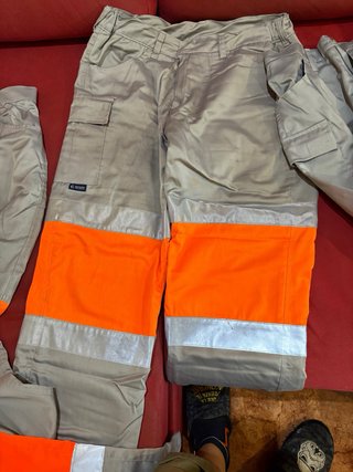 Lote 4 pantalones de trabajo grises y naranjas