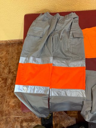Lote 4 pantalones de trabajo grises y naranjas