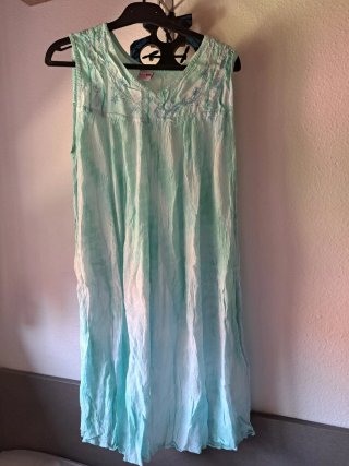 Camisón verde agua bordado