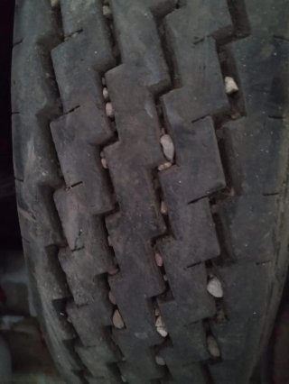 4 Ruedas 7.50R16 Buen Estado