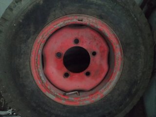 4 Ruedas 7.50R16 Buen Estado