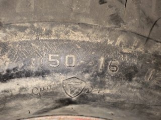 4 Ruedas 7.50R16 Buen Estado